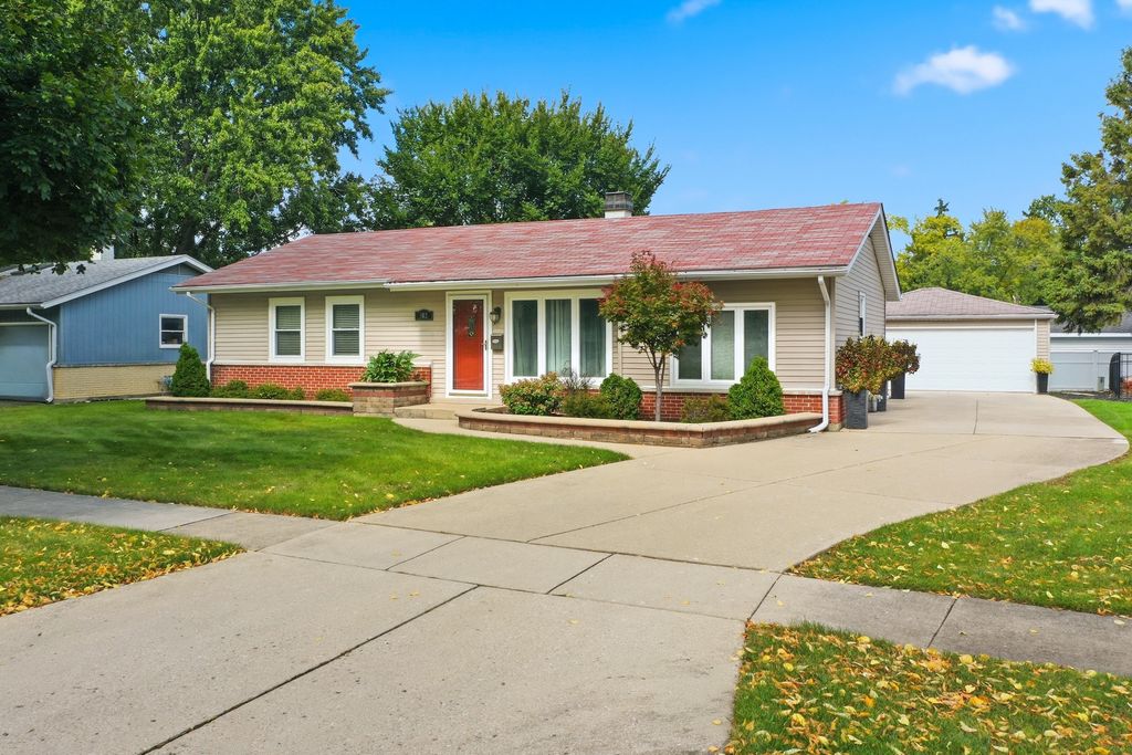 382 Maple Lane, Elk Grove Village, IL 60007 — photo 2