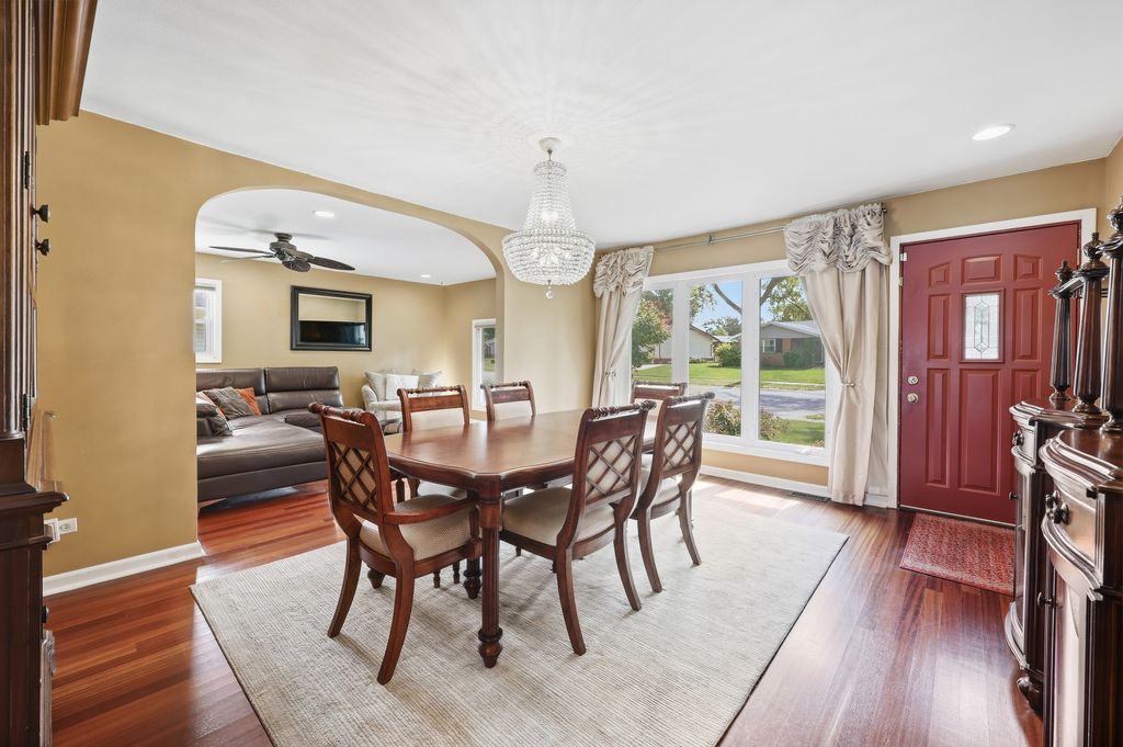 382 Maple Lane, Elk Grove Village, IL 60007 — photo 4