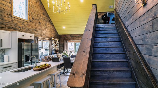 233 Cherokee Path Way, Sevierville, TN 37876