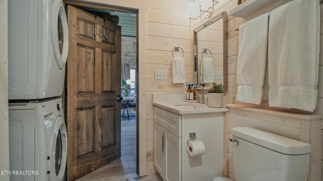 233 Cherokee Path Way, Sevierville, TN 37876