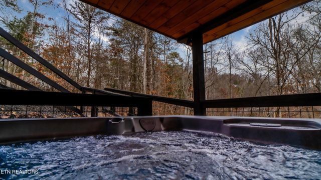 233 Cherokee Path Way, Sevierville, TN 37876