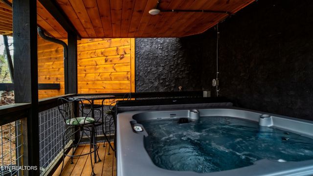 233 Cherokee Path Way, Sevierville, TN 37876