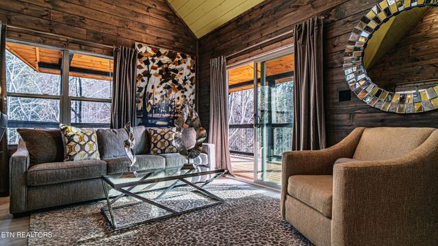 233 Cherokee Path Way, Sevierville, TN 37876