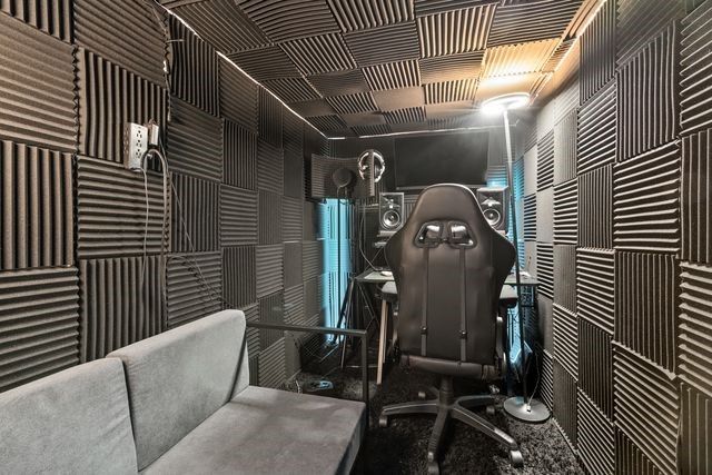 3130 E Hardies Rd, Hampton, PA 15044