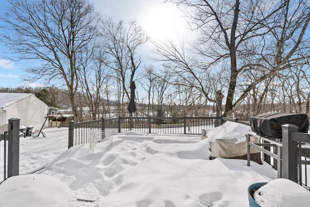 3130 E Hardies Rd, Hampton, PA 15044