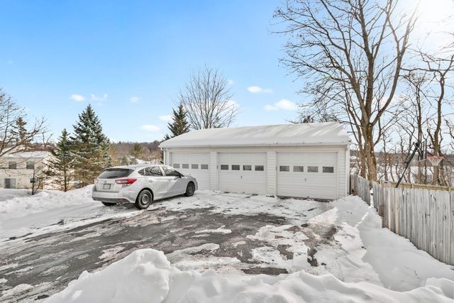 3130 E Hardies Rd, Hampton, PA 15044