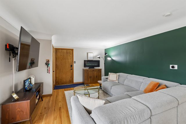 4230 Ingersoll Avenue 302, Des Moines, IA 50312