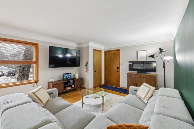 4230 Ingersoll Avenue 302, Des Moines, IA 50312