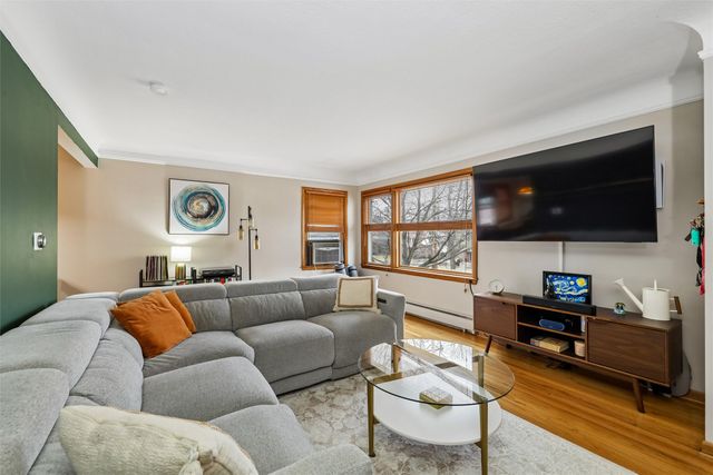 4230 Ingersoll Avenue 302, Des Moines, IA 50312