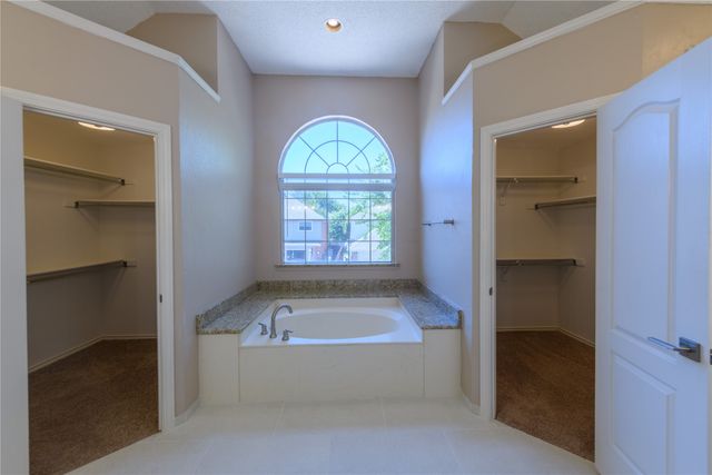 1812 Canoe Way, Carrollton, TX 75010