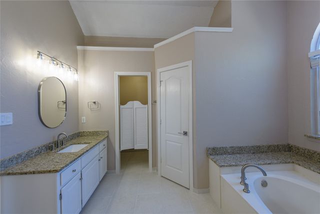 1812 Canoe Way, Carrollton, TX 75010