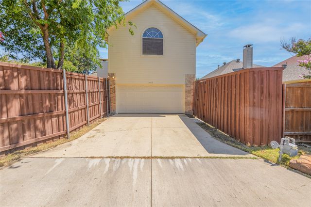 1812 Canoe Way, Carrollton, TX 75010