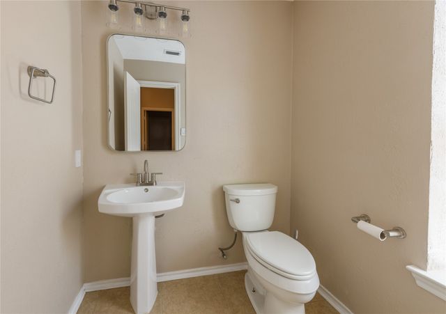1812 Canoe Way, Carrollton, TX 75010