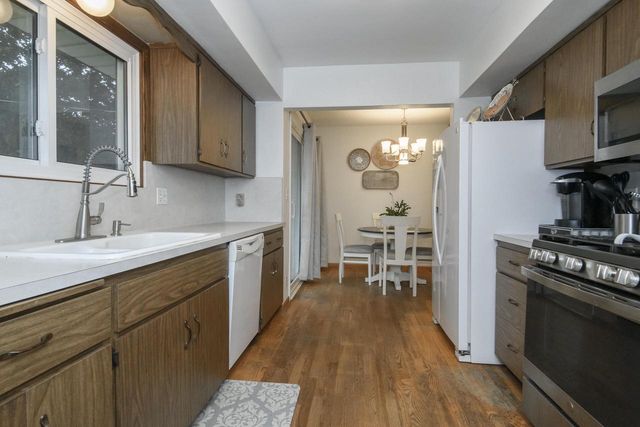 18550 Brookridge DRIVE, Brookfield, WI 53045