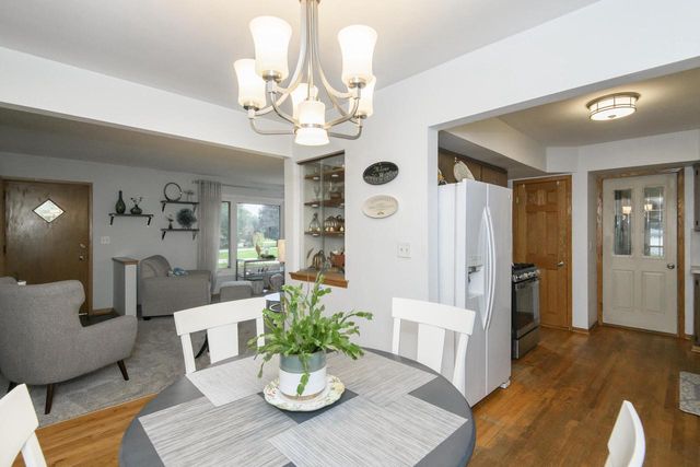 18550 Brookridge DRIVE, Brookfield, WI 53045