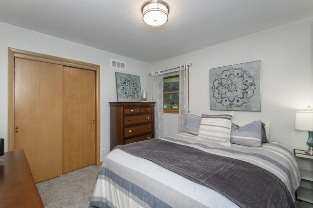 18550 Brookridge DRIVE, Brookfield, WI 53045