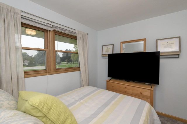 18550 Brookridge DRIVE, Brookfield, WI 53045