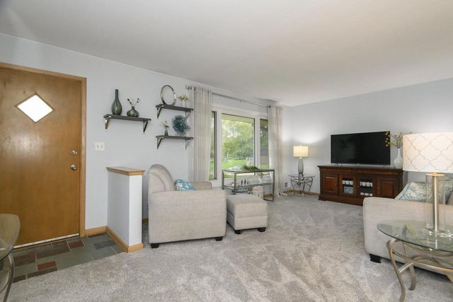18550 Brookridge DRIVE, Brookfield, WI 53045