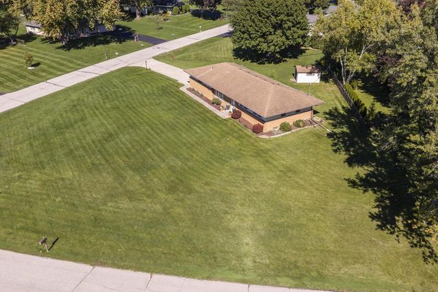 18550 Brookridge DRIVE, Brookfield, WI 53045