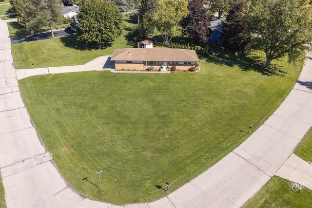 18550 Brookridge DRIVE, Brookfield, WI 53045