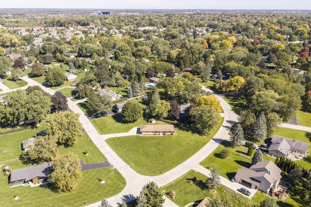 18550 Brookridge DRIVE, Brookfield, WI 53045