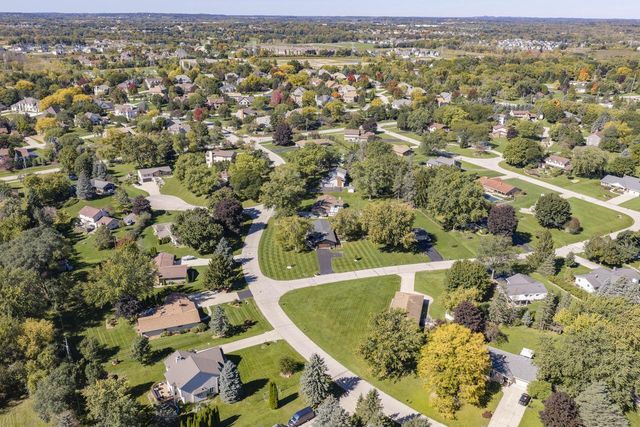 18550 Brookridge DRIVE, Brookfield, WI 53045