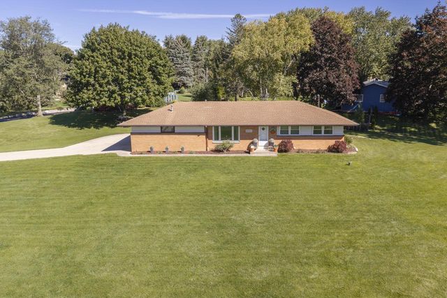 18550 Brookridge DRIVE, Brookfield, WI 53045