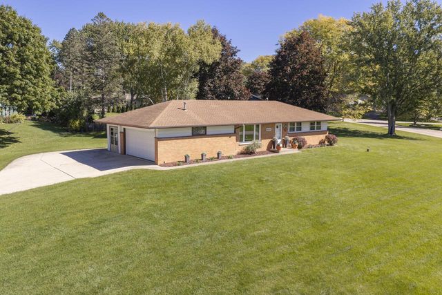 18550 Brookridge DRIVE, Brookfield, WI 53045