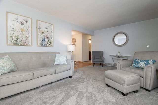 18550 Brookridge DRIVE, Brookfield, WI 53045