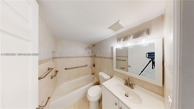 501 SW 1st Street 607, Miami, FL 33130