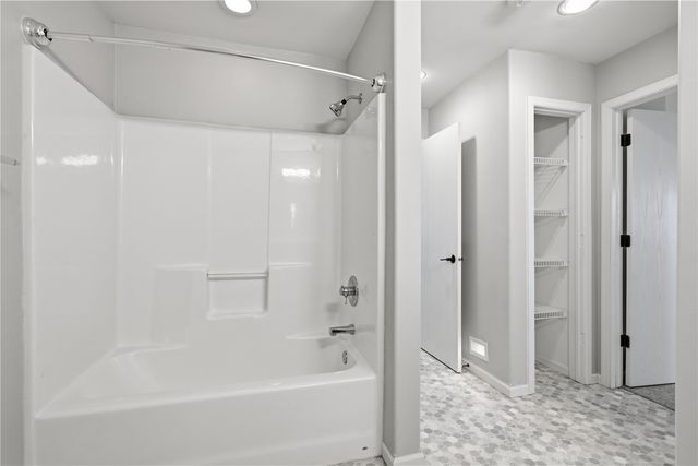 1595 Valentine Circle, Marion, IA 52302