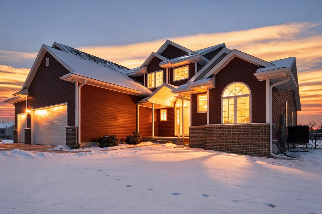 1595 Valentine Circle, Marion, IA 52302