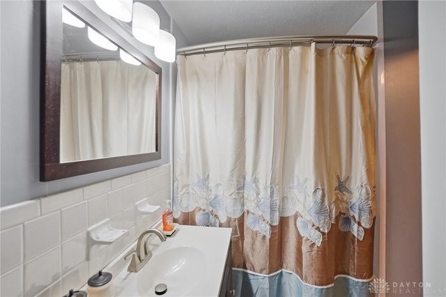7820 Redbank, Huber Heights, OH 45424