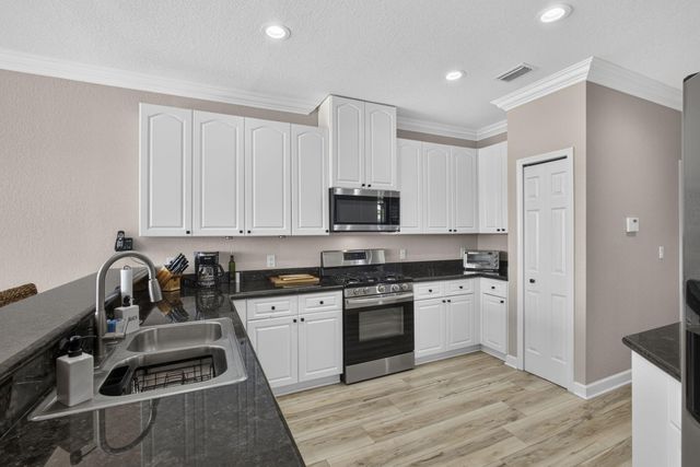 10675 Old Hammock Way, Wellington, FL 33414