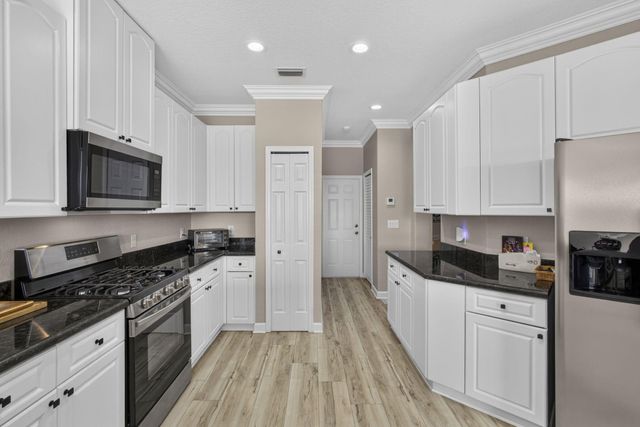 10675 Old Hammock Way, Wellington, FL 33414