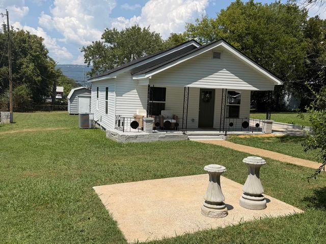 810 Glenn Avenue, Rossville, GA 30741