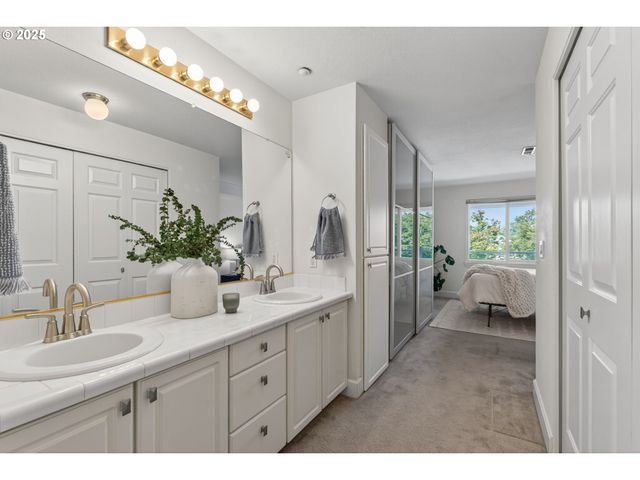 520 Se COLUMBIA RIVER Dr 326, Vancouver, WA 98661