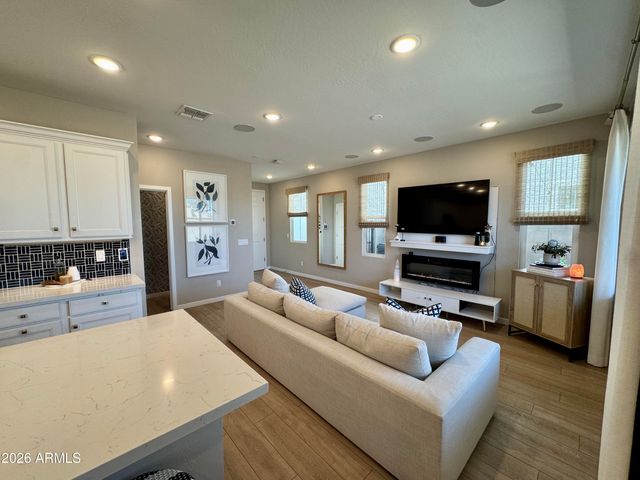 1281 W BLUEJAY Drive, Chandler, AZ 85286