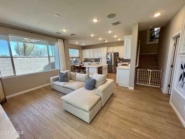 1281 W BLUEJAY Drive, Chandler, AZ 85286