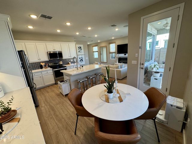 1281 W BLUEJAY Drive, Chandler, AZ 85286