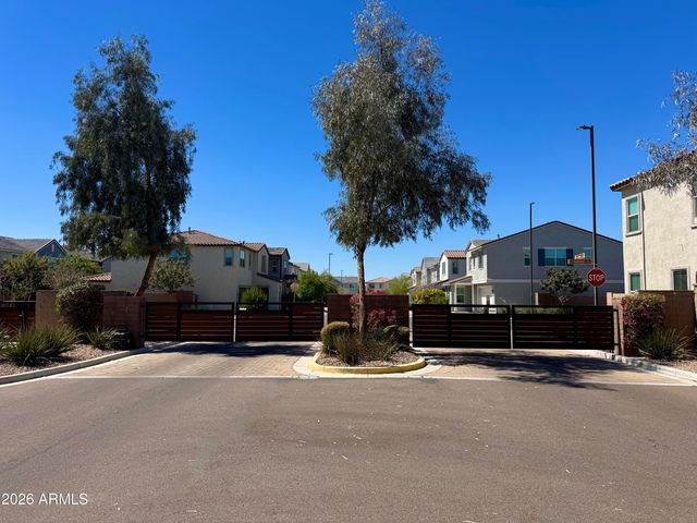 1281 W BLUEJAY Drive, Chandler, AZ 85286