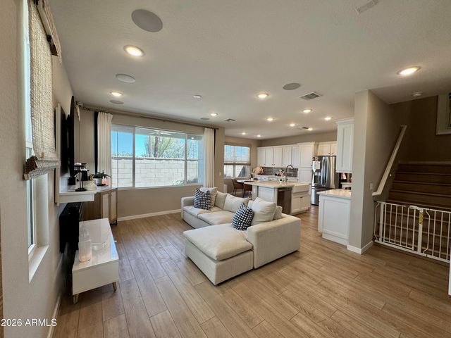 1281 W BLUEJAY Drive, Chandler, AZ 85286