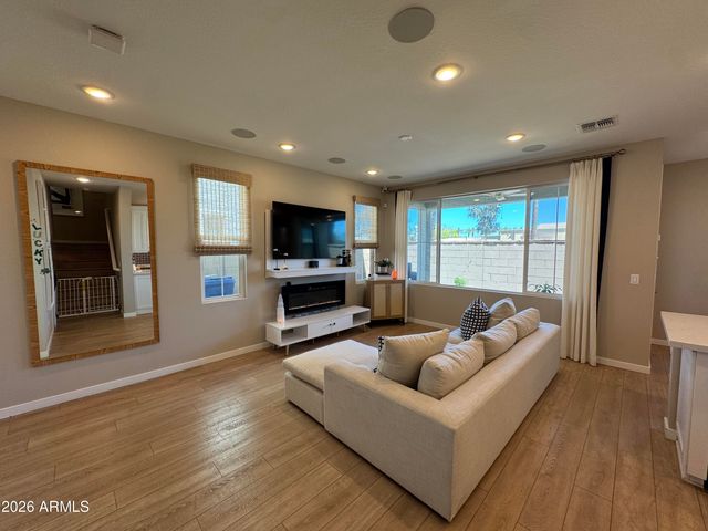 1281 W BLUEJAY Drive, Chandler, AZ 85286