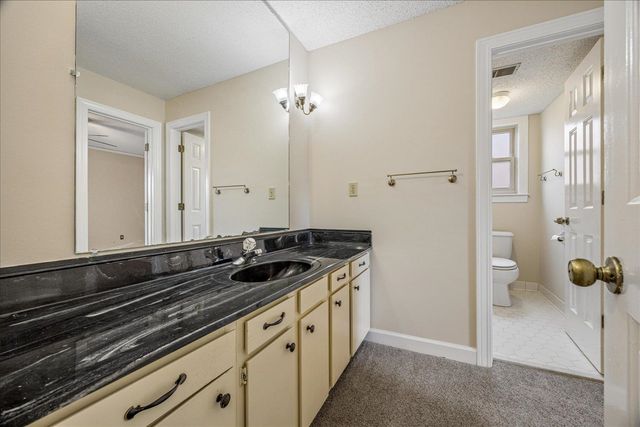 2864 CROOKED OAK DR, Germantown, TN 38138