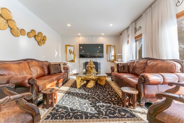 2409 Baldwin Court, Schaumburg, IL 60193