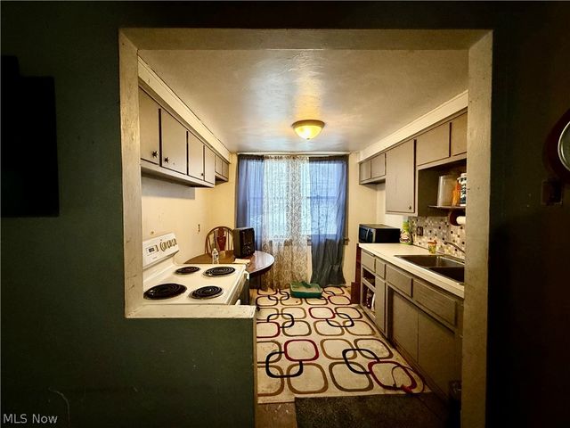 3322 McCartney Road, Youngstown, OH 44505