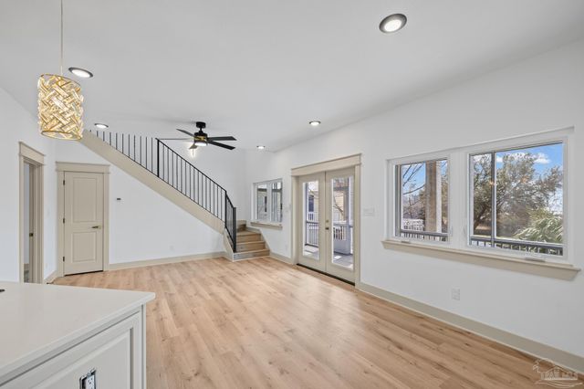 1045 Magnolia Ln, Gulf Breeze, FL 32563