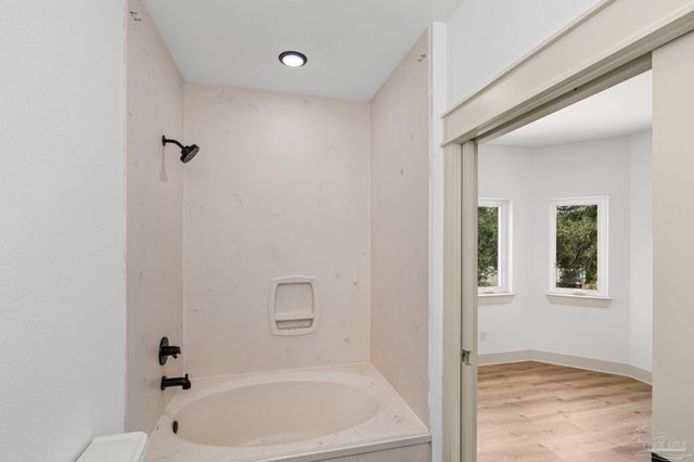 1045 Magnolia Ln, Gulf Breeze, FL 32563