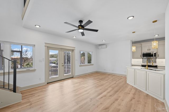 1045 Magnolia Ln, Gulf Breeze, FL 32563