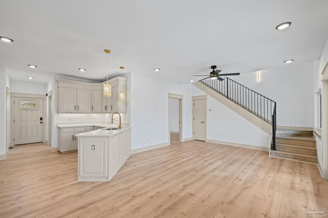 1045 Magnolia Ln, Gulf Breeze, FL 32563